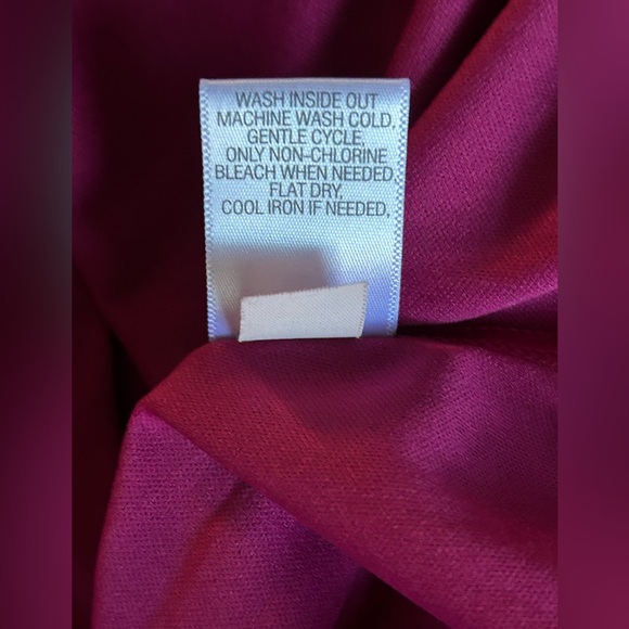 Like new Dana Buchman, plum colored lace print pull over top in size large - Picture 8 of 9